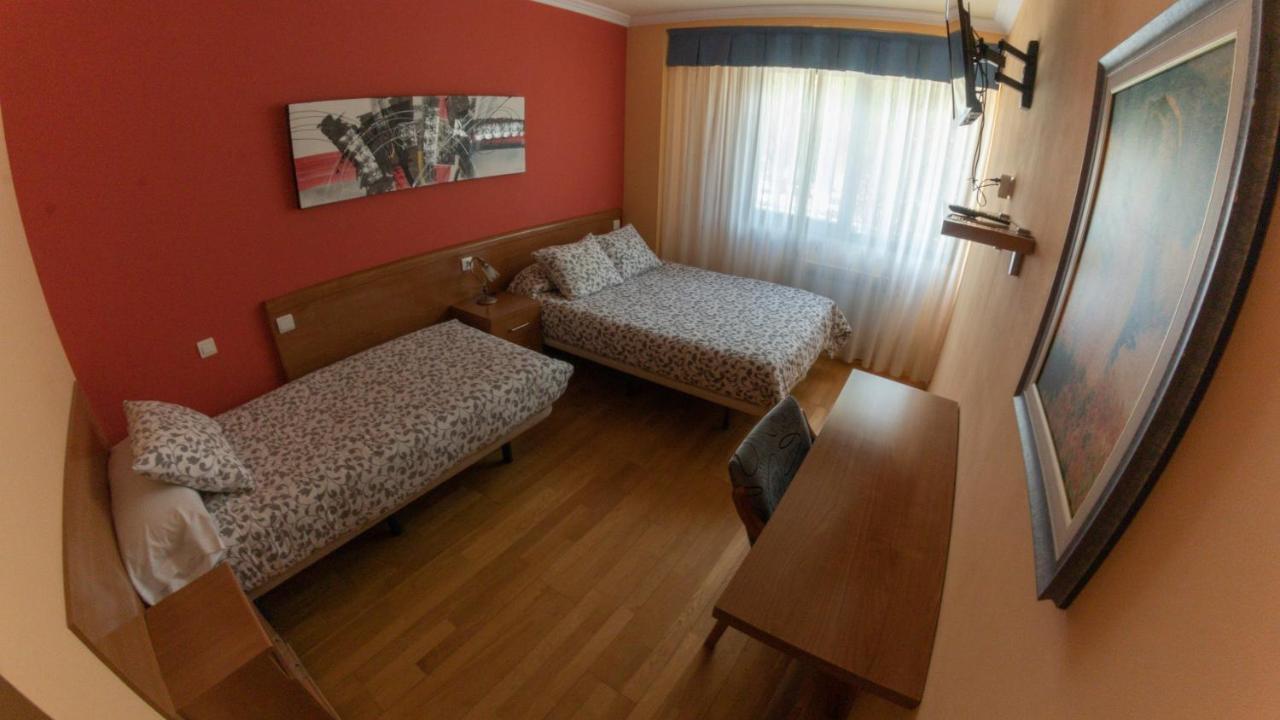 Hostal Santiago 2 Burgos Ngoại thất bức ảnh