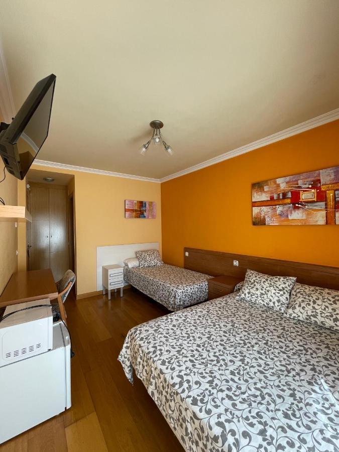 Hostal Santiago 2 Burgos Ngoại thất bức ảnh