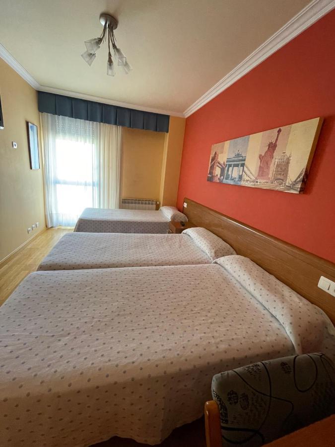 Hostal Santiago 2 Burgos Ngoại thất bức ảnh