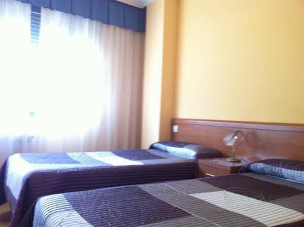 Hostal Santiago 2 Burgos Ngoại thất bức ảnh